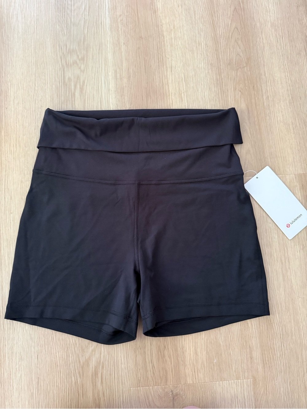Lululemon Groove Foldover Mid-rise short 4” size 12